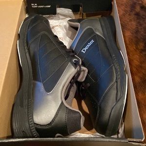 Mens bowling shoes size 11.5